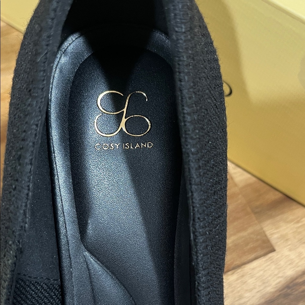 Cosy Island Black Pointed Knit Heel Pump - Picture 2 of 10